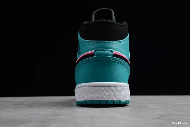 3504 Jordan Air South Minimalist Mid 272 1 852542- Beach 0825